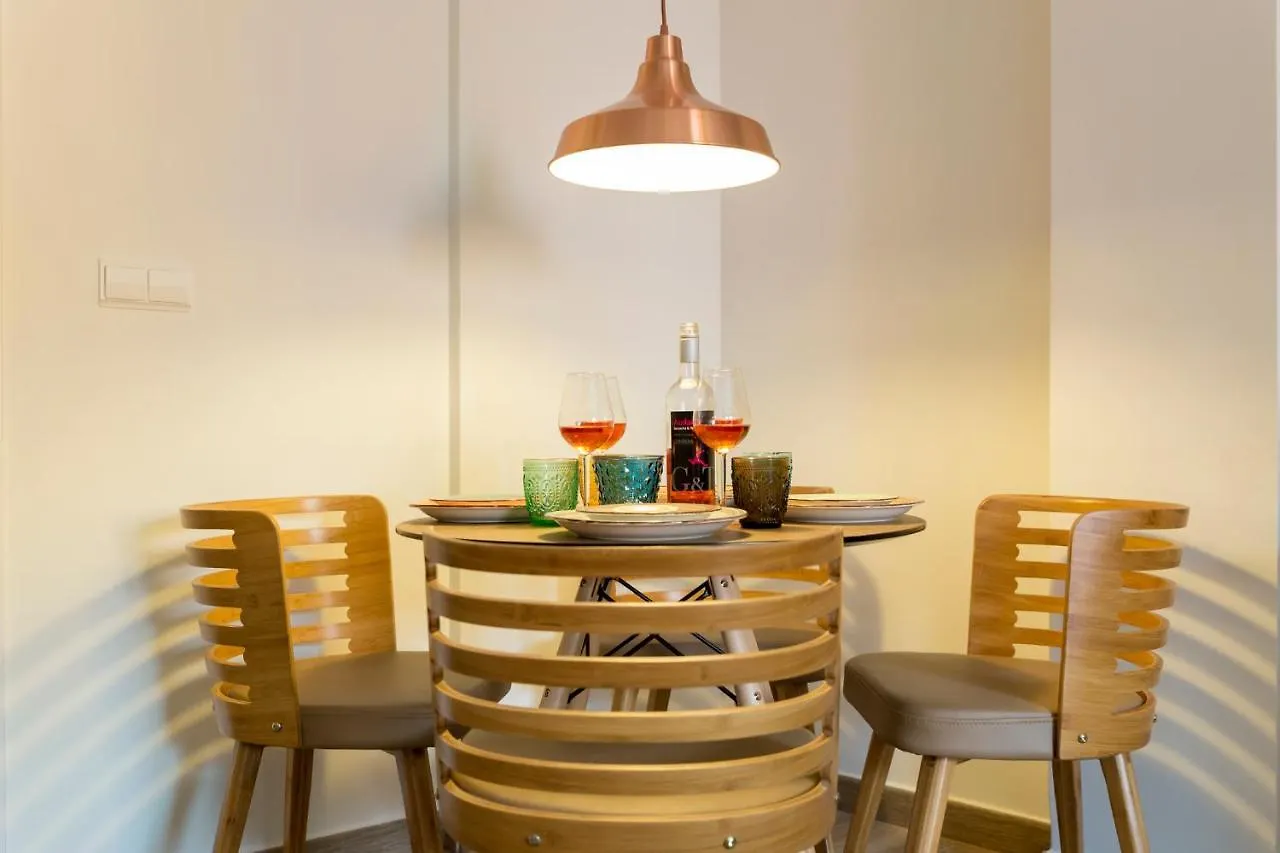 \'Montano Three\' Center By Ele Apartments location
